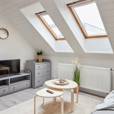 Cozy Attic Flat In Michle By Days Lägenhet